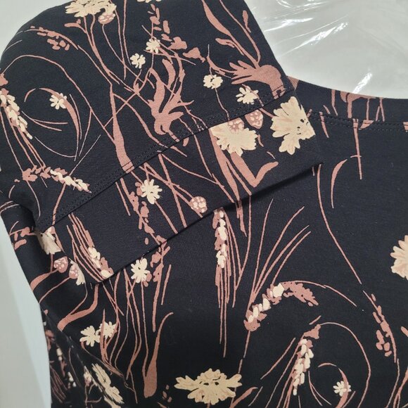 Masai flowered blouse with button down back - Picture 2 of 9